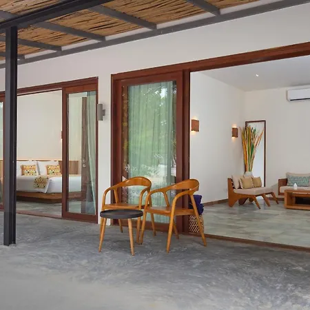 Island Center Point Hotel Koh Rong Sanloem Exterior photo