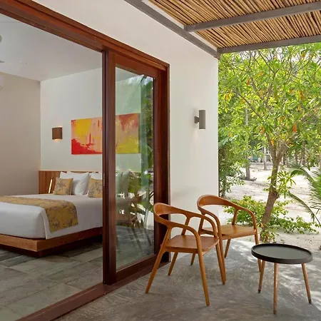 Island Center Point Hotel Koh Rong Sanloem Exterior photo