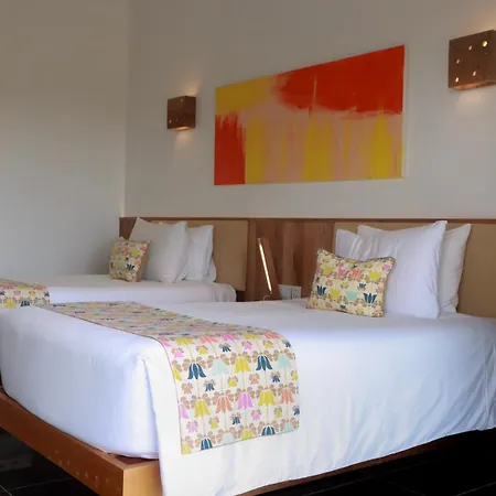 Island Center Point Hotel Koh Rong Sanloem Exterior photo